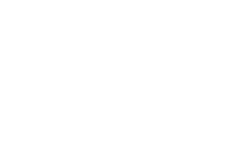 Texte blanc qui dit le titre de notre podcast en français : Notre flamme féministe
